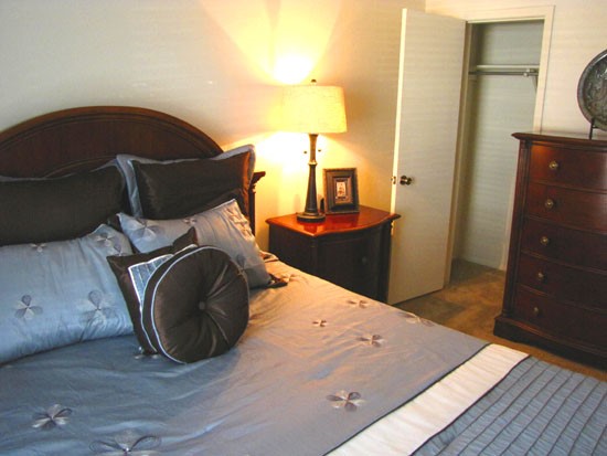Pier Landing Apartments interior look at beautiful model bedroom with closet