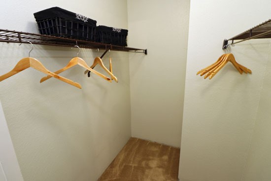 Hillside-Apartments-Shreveport-model-closet