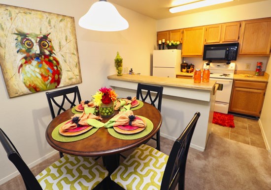 Hillside-Apartments-Shreveport-model-Dining