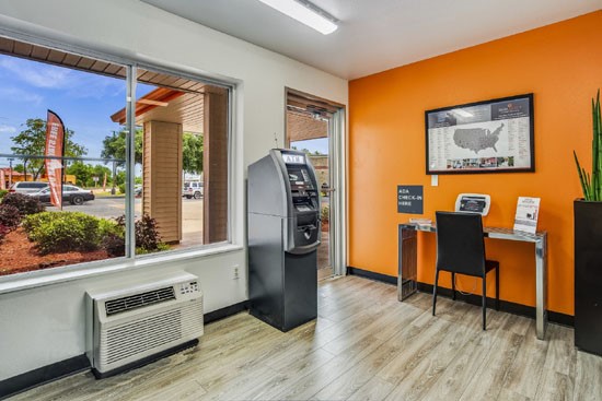 Siegel-Select-Extended-suites-front-office