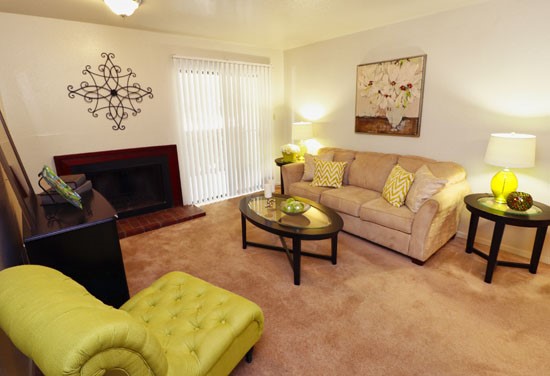 Hillside-Apartments-Shreveport-model-living-room