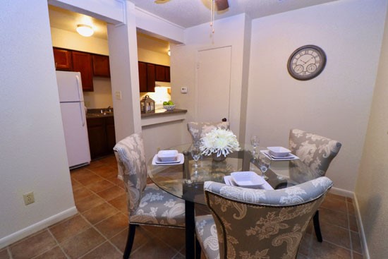 Seasons-Apartments-Model-dining