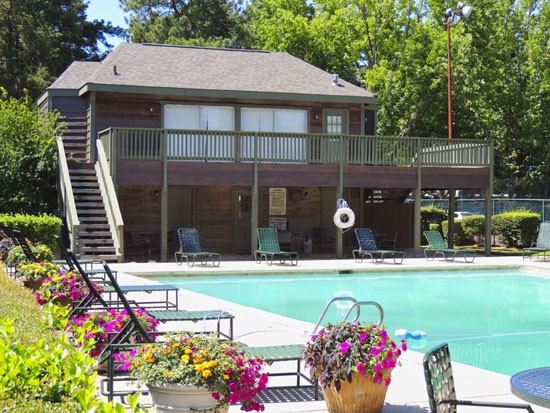 Seasons-Apartments-Shreveport-pool