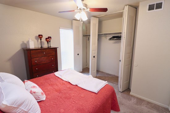 Seasons-Apartments-Model-Bed-red