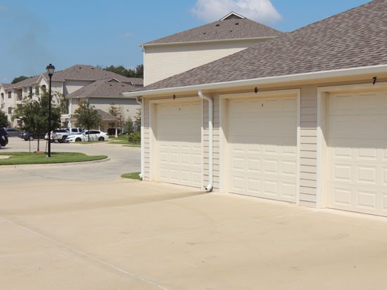 JamesTown Place Apartments Bossier Garages