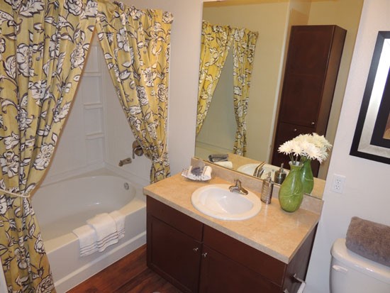 JamesTown Place Apartments Bathroom