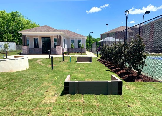 Canebrake-Apartments-in-Shreveport-horse-shoe-court