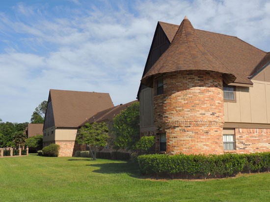 Castlewood Apartments Amazing Front View Of Apartment Building