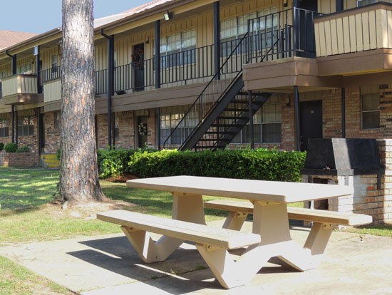 Castlewood Picnic Table With Apartments Top and Bottom Floor