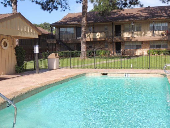 Castlewood Apartments - Gracious, Carefree Apartment living near LSU-S