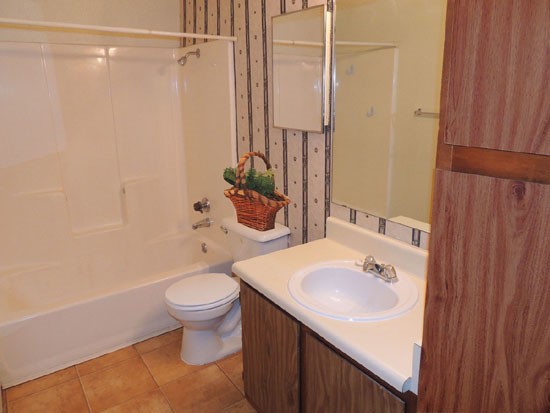 Cedar Creek Apartments Beautiful Model Bathroom in Shreveport