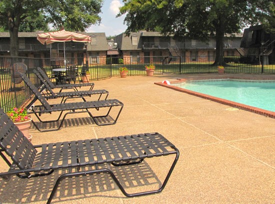 Chateau-Shreveport-Pool