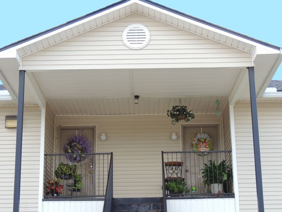 Fox Creek Apartments exterior of front door/balcony area