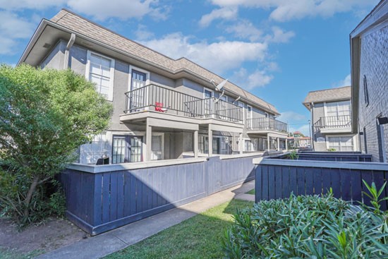 Oasis-Apartments-patios