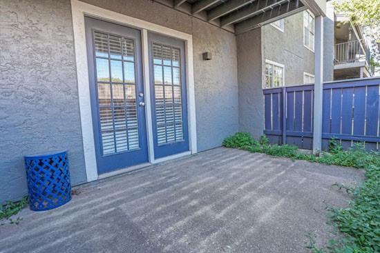 Oasis-Apartments-clubhouse-entrance