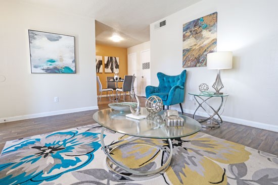 The_Drake-Apartments-model-livingroom2