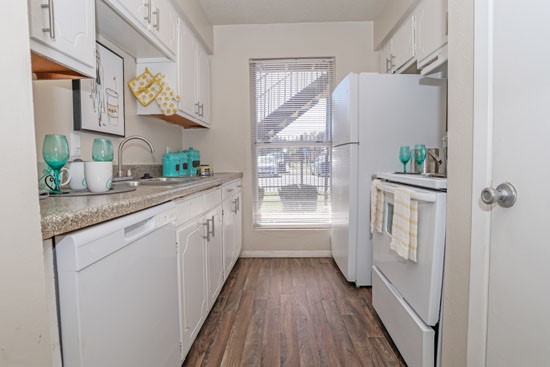 The_Drake-Apartments-model-kitchen-Galley