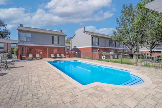Magnolia-Apartments-Shreveport-swimming-pool