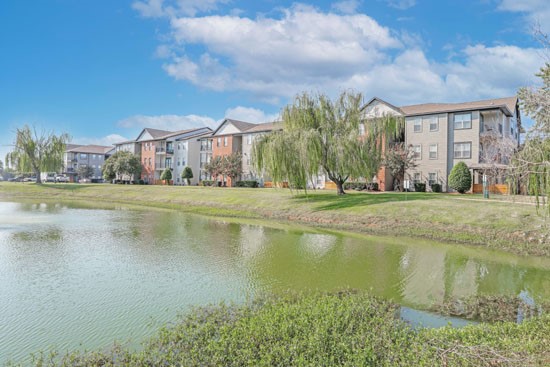 Ultris-Island-Park-Shreveport-Lake-shoreline