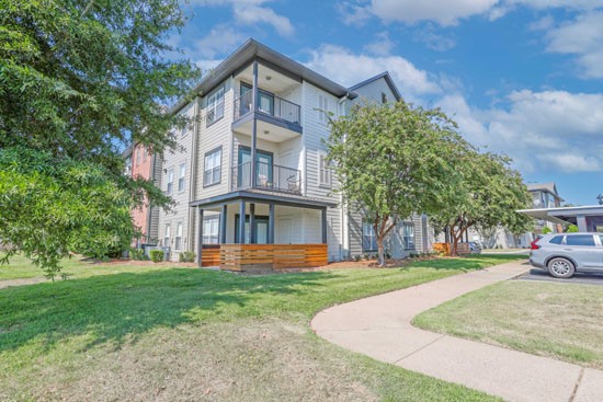 Ultris-Island-Park-Shreveport-balconies