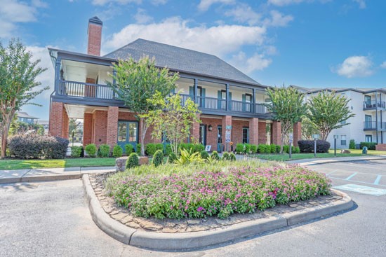 Ultris-Island-Park-Shreveport-clubhouse-front