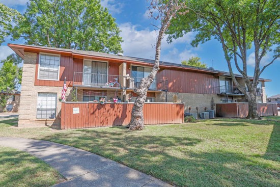 Orleans-Square-Shreveport-patio