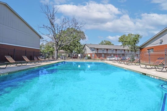 Orleans-Square-Shreveport-Pool-close
