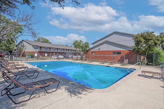 Orleans-Square-Shreveport-Pool3