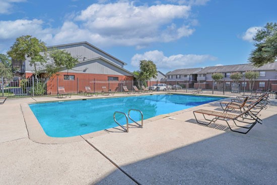 Orleans-Square-Shreveport-Pool-deck