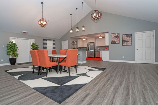 Orleans-Square-clubhouse-dining