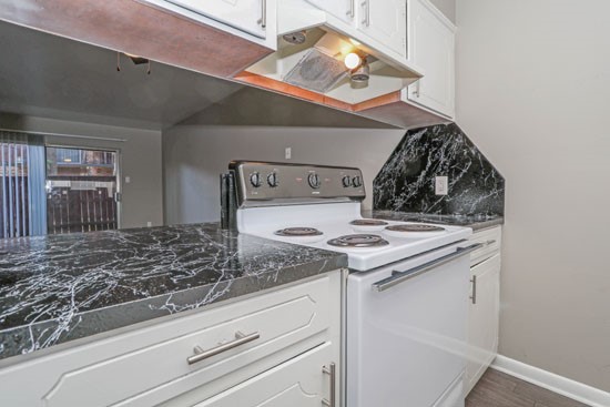 Orleans-Square-Vacant-kitchen-stove