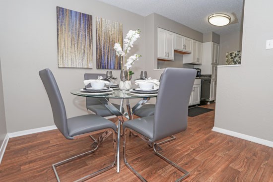 Stone_Canyon_apartments-Model-Dining-room