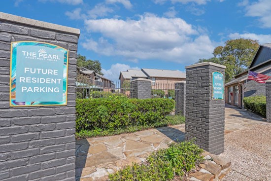 The_Pearl-Shreveport-sign-side