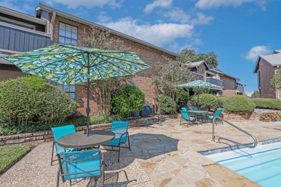 The_Pearl-Shreveport-pool-umbrella