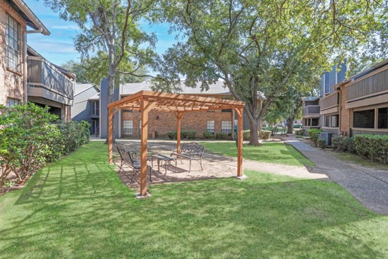 The_Pearl-Apartments-gazebo