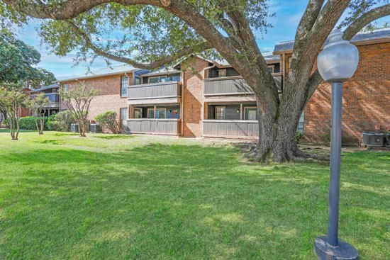 The_Pearl-Apartments-building-greenspace