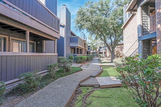 The_Pearl-Apartments-building-walkway