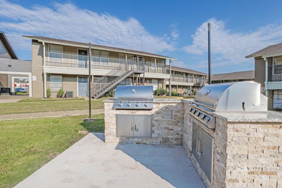 The Creole Apartments Shreveport BBQ Grills