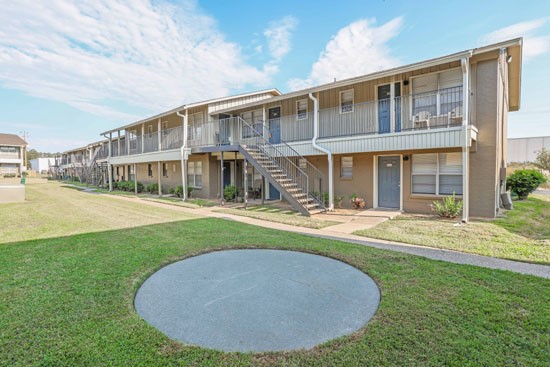 The Creole Apartments Shreveport courtyard