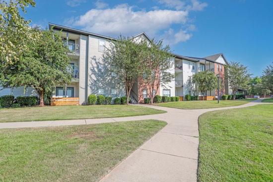 Ultris-Island-Park-Shreveport-walkway