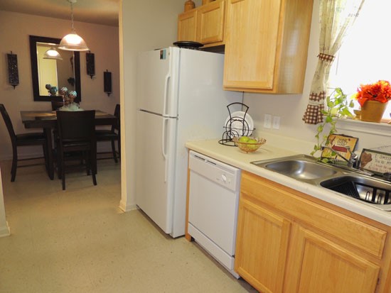 Kings Oaks beautiful model kitchen leading straight into dining room