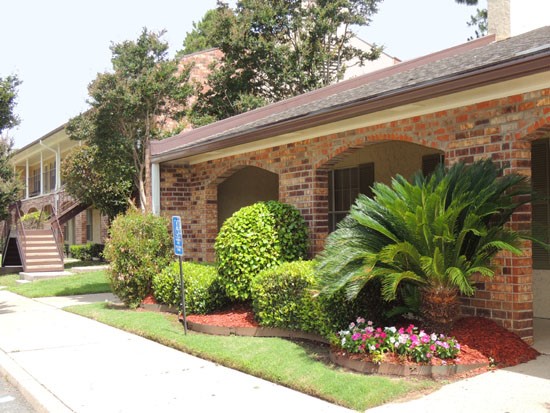 Kingston Village front side view of front office buildings, beautiful greenery in front