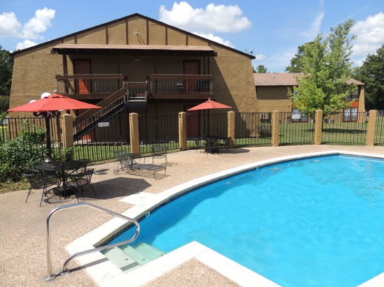 Kingwood-Forest-Apartments-Shreveport-pool