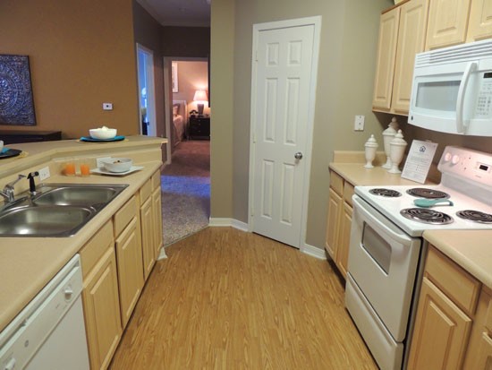 Lexington-Place-Apartments-Model-kitchen-galley