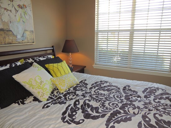 Lexington-Place-Apartment-in-Bossier-model-bedroom-window