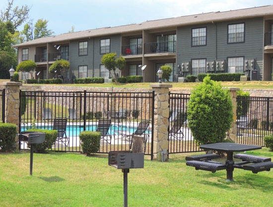 Nantucket Harbor Apartments Shreveport Picnic