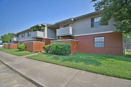 Orleans Square Apartments in Shreveport