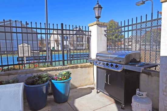 Reserve at Bossier City Apartments poolside grills picnic