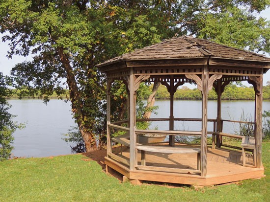 Riverbend overhead patio area next to lake