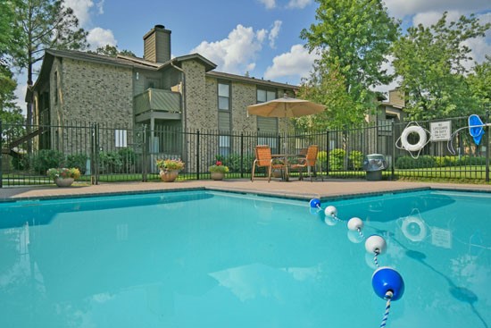 Sommerset Apartments poolside Shreveport